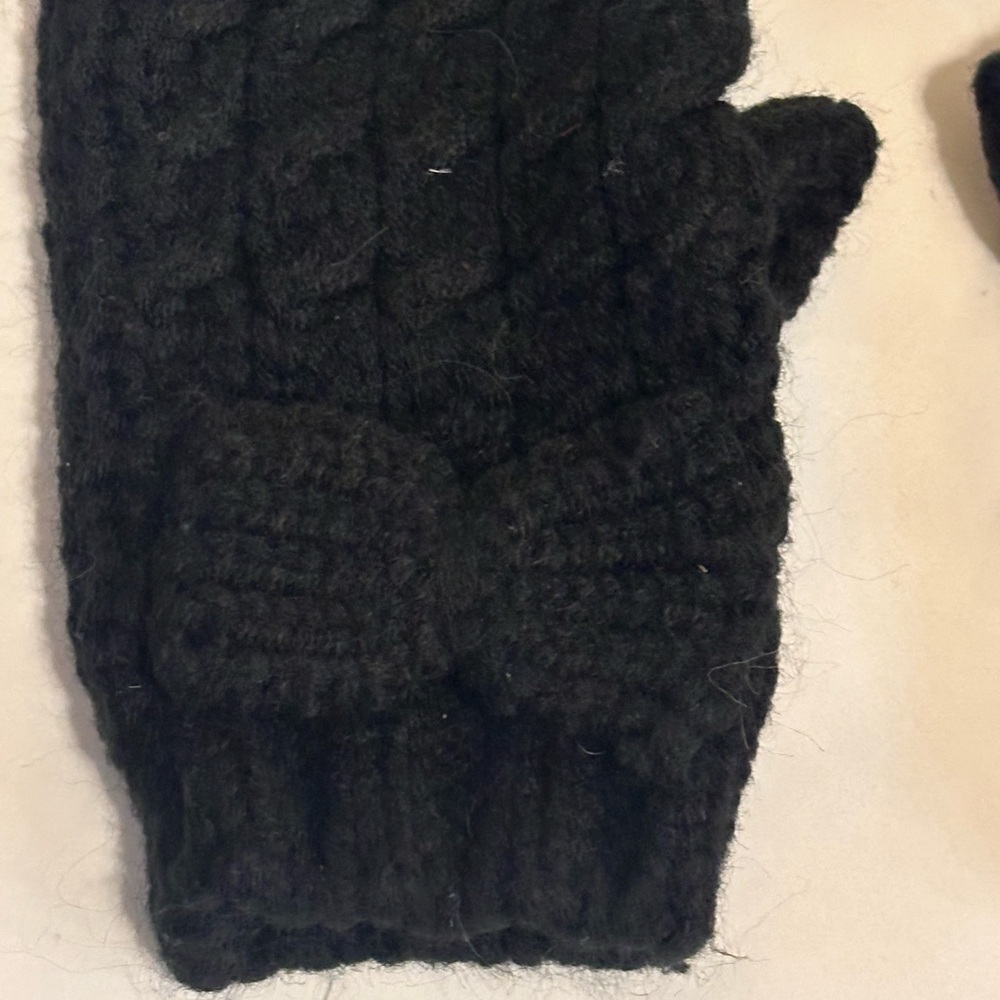 Black Bow Fingerless Gloves - Picture 3 of 5